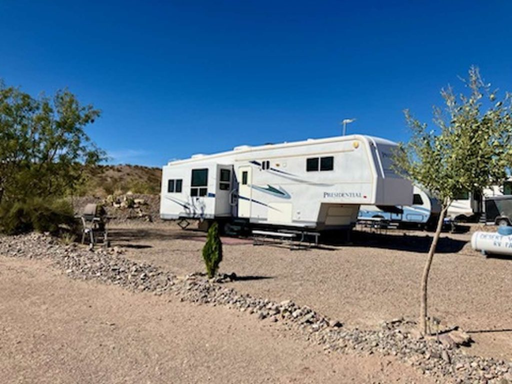 exterior view: Presidential RV for rent at Desert View RV Park